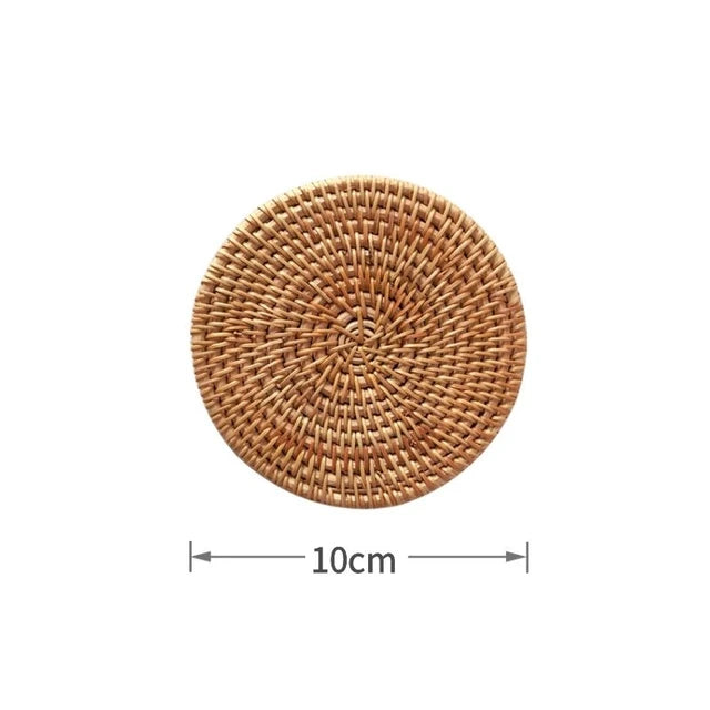 Round natural rattan cup mat hot pad, hand-woven hot insulation placemats for table padding in kitchen decoration.